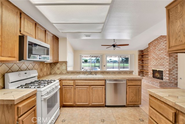 1428 Pepper Tree Drive, Hemet CA: https://media.crmls.org/medias/ea3dbbd5-547f-4e25-ba5d-21bd7d26a9b6.jpg