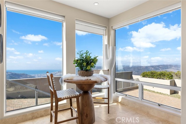 3355 Alta Laguna Boulevard, Laguna Beach CA: https://media.crmls.org/medias/ea3e4d3c-caec-41d0-b25f-34fb7399f14f.jpg