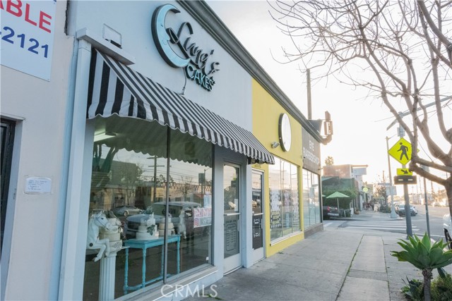 2725 S La Brea Avenue, Los Angeles CA: https://media.crmls.org/medias/ea3e7e70-a43d-4f3e-bca4-ff91fad1607b.jpg