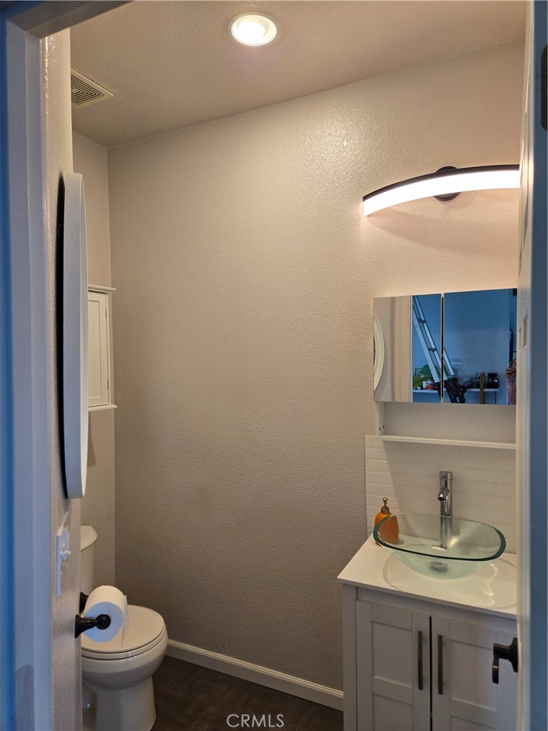 https://media.crmls.org/medias/ea3ec294-57d3-43d5-8ec5-bfd4a5a5de9d.jpg?preset=X-Large