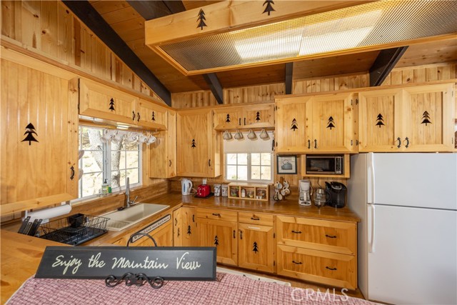43897 Yosemite Drive, Big Bear Lake CA: https://media.crmls.org/medias/ea401677-fa42-4a2c-b9d2-83291eb31fae.jpg