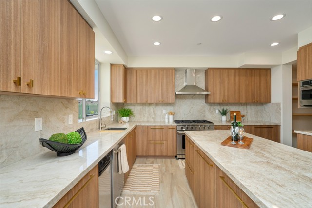 3318 Durham Court, Burbank CA: https://media.crmls.org/medias/ea408ac9-3cfe-40d3-b536-991a657ac28b.jpg
