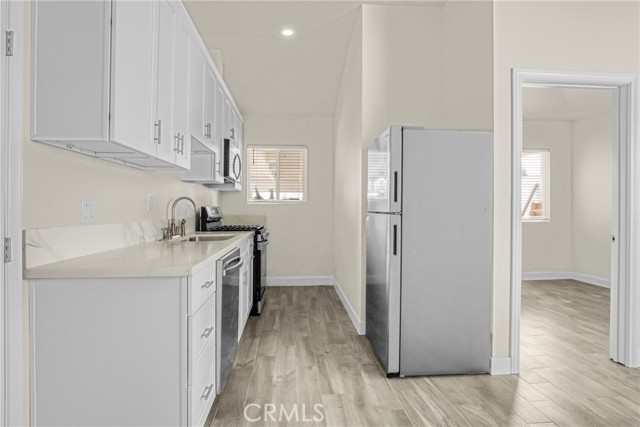 Detail Gallery Image 9 of 10 For 11608 Paso Robles Ave, Granada Hills,  CA 91344 - 1 Beds | 1 Baths