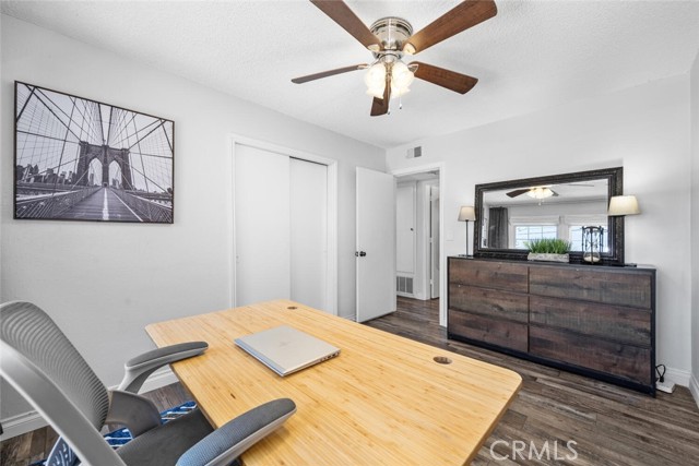 3272 Woodstock Road, Los Alamitos CA: https://media.crmls.org/medias/ea40bb0d-7665-4cbc-8d69-24ae00b6d771.jpg