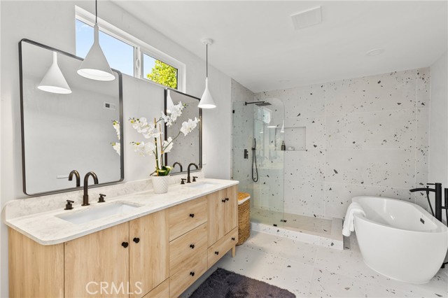 Detail Gallery Image 28 of 37 For 6009 Neddy Ave, Woodland Hills,  CA 91367 - 5 Beds | 3 Baths