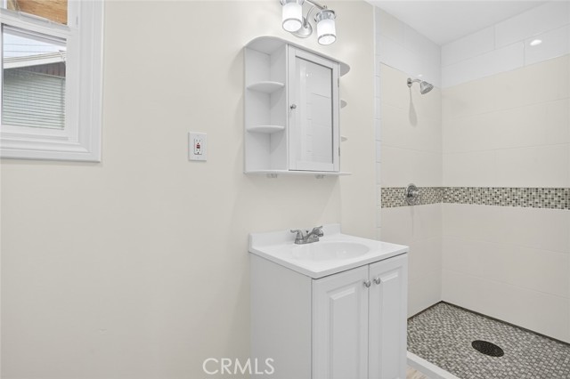 Detail Gallery Image 15 of 22 For 368 a Newport Ave, Long Beach,  CA 90814 - 2 Beds | 1 Baths
