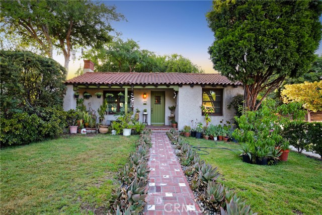 404 N Vinedo Avenue, Pasadena CA: https://media.crmls.org/medias/ea41540e-12cc-4511-bbb9-165d53b831c8.jpg
