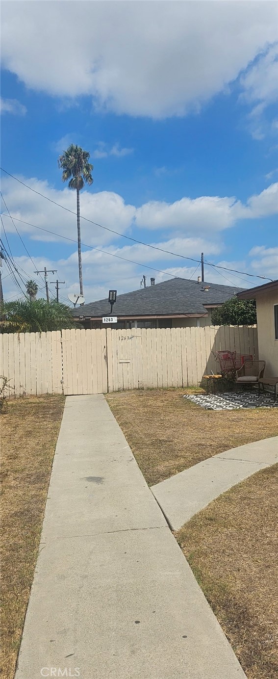 1261 W 139th Street, Gardena CA: https://media.crmls.org/medias/ea41ac9e-7fe6-4f3b-8362-58f097c74557.jpg