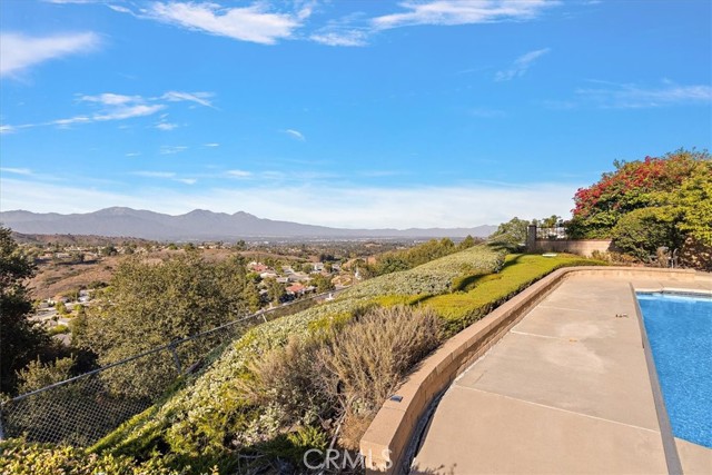 524 Topside Place, Diamond Bar CA: https://media.crmls.org/medias/ea41baf7-e737-408f-a3a4-73128fdf1ee0.jpg