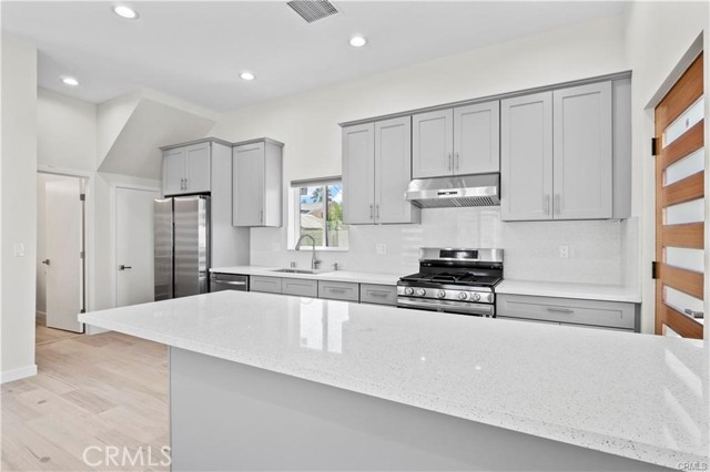 Detail Gallery Image 9 of 18 For 11428 Erwin, North Hollywood,  CA 91606 - 2 Beds | 2/1 Baths