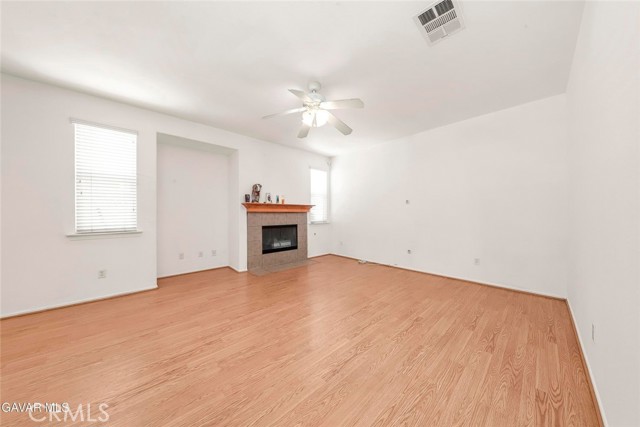 Detail Gallery Image 6 of 28 For 43341 Elizabeth Ln, Lancaster,  CA 93535 - 4 Beds | 2/1 Baths