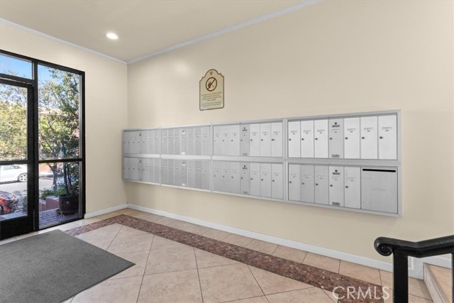 5403 Newcastle Avenue, Encino CA: https://media.crmls.org/medias/ea42c455-a294-41ff-ad66-2d681904d59c.jpg