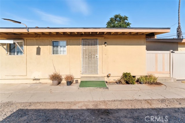 8876 Cypress Avenue, Riverside CA: https://media.crmls.org/medias/ea43dec5-68a1-4c40-932c-8ad6062cbf67.jpg