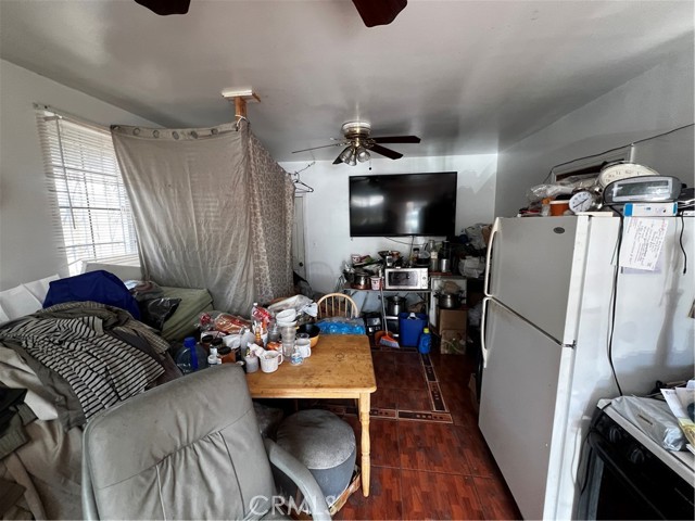 Detail Gallery Image 33 of 34 For 910 E 19th, Long Beach,  CA 90806 - 4 Beds | 3 Baths