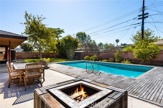 1006 W Pioneer Drive, Anaheim CA: https://media.crmls.org/medias/ea440f6a-eb82-4ae0-8651-f142edbf00a6.jpg