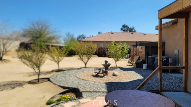 Detail Gallery Image 11 of 19 For 12699 Yorkshire Dr, Apple Valley,  CA 92308 - 7 Beds | 5/1 Baths