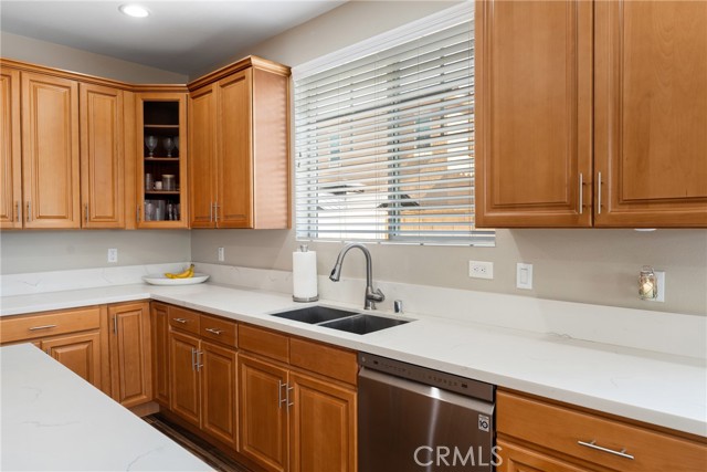 691 Lourdes Lane, Rialto CA: https://media.crmls.org/medias/ea453aa9-9849-42d5-b1ba-4125e30b46c6.jpg