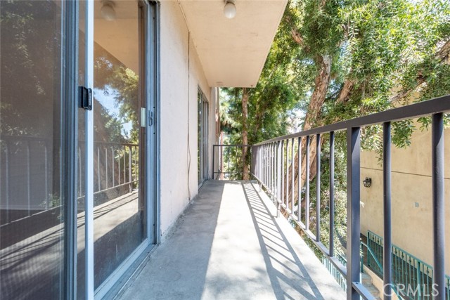 Detail Gallery Image 24 of 26 For 15344 Weddington St #202,  Sherman Oaks,  CA 91411 - 2 Beds | 2 Baths