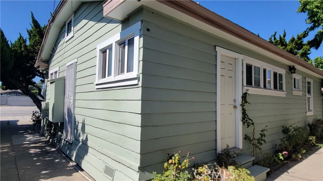 2415 E 7th Street, Long Beach CA: https://media.crmls.org/medias/ea458e9d-260e-49f6-913f-ad1ac383b4c5.jpg