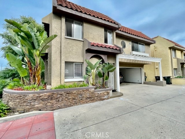 Detail Gallery Image 1 of 23 For 2558 Orange Ave #G,  Costa Mesa,  CA 92627 - 3 Beds | 2/1 Baths