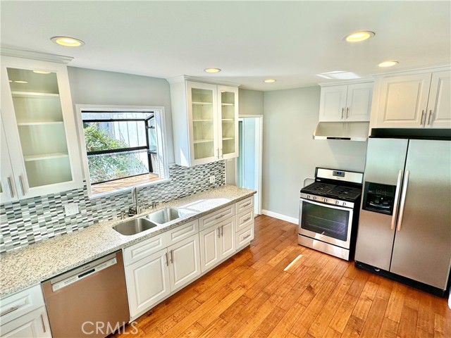 Detail Gallery Image 9 of 12 For 1909 Speyer Ln, Redondo Beach,  CA 90278 - 2 Beds | 1 Baths