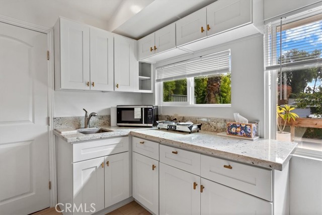 Detail Gallery Image 4 of 13 For 5718 Comanche Ave, Woodland Hills,  CA 91367 - 0 Beds | 1 Baths