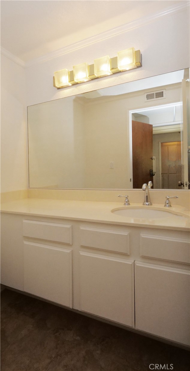 Detail Gallery Image 15 of 37 For 2563 Plaza Del Amo #201,  Torrance,  CA 90503 - 1 Beds | 1/1 Baths