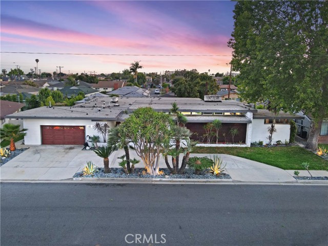 Detail Gallery Image 1 of 49 For 8434 Quinn St, Downey,  CA 90241 - 5 Beds | 4 Baths