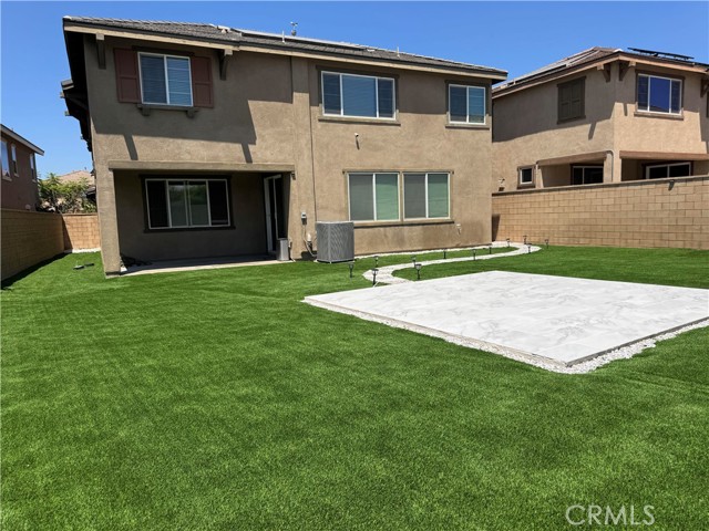 8011 Sea Salt Avenue, Fontana CA: https://media.crmls.org/medias/ea4b72a9-4b4a-4c18-a24a-2de903ff3c9e.jpg