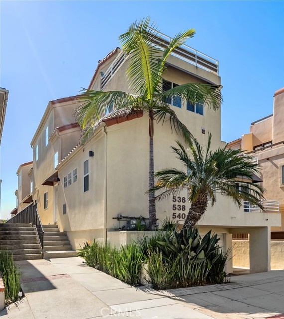 540 11th Street, Hermosa Beach, California 90254, 3 Bedrooms Bedrooms, ,2 BathroomsBathrooms,Residential,Sold,11th,SB22214803