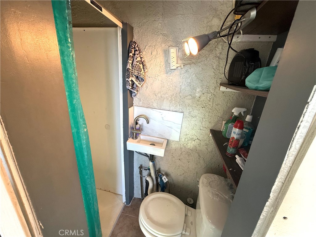 https://media.crmls.org/medias/ea4bab90-cbb0-4364-8707-50b520363d13.jpg?preset=X-Large
