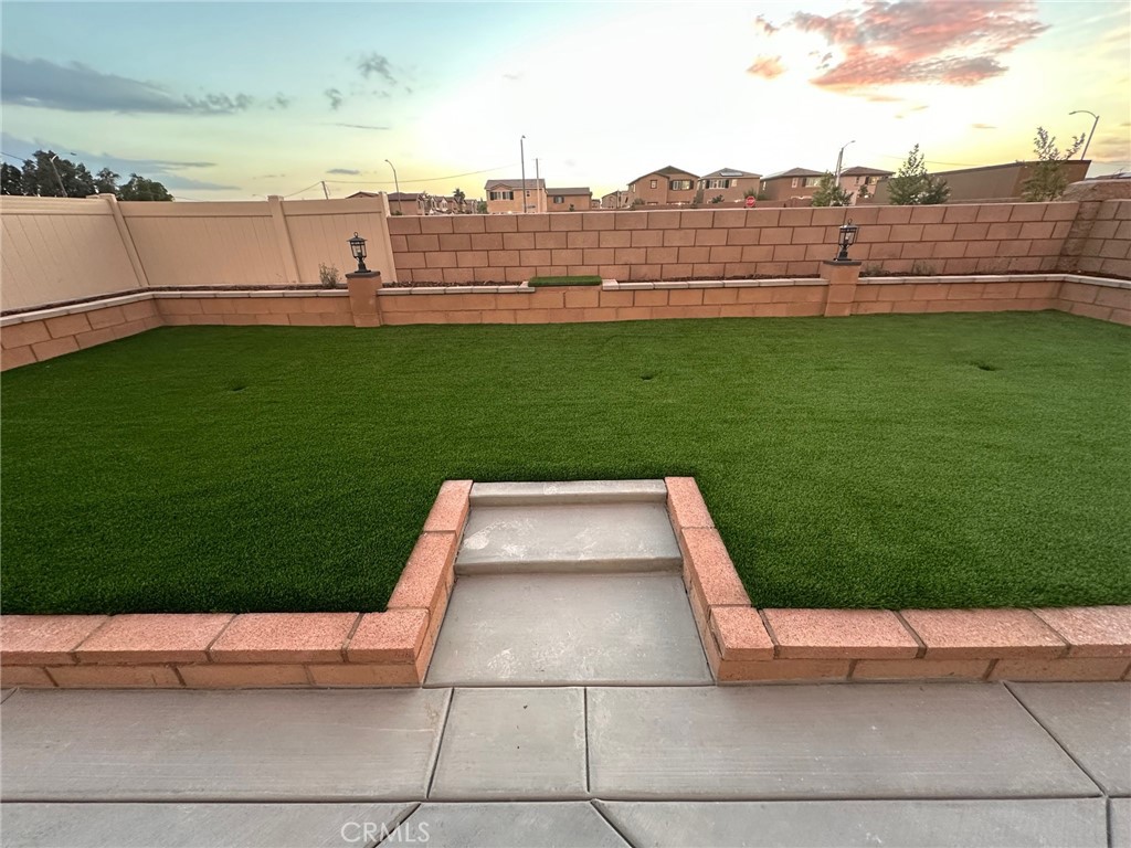 https://media.crmls.org/medias/ea4c6f1f-ccfc-42d4-836f-016e3ad79d47.jpg?preset=X-Large