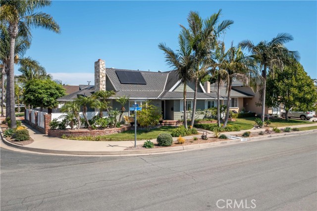 21682 Impala Lane, Huntington Beach CA: https://media.crmls.org/medias/ea4d7c92-91af-4765-8219-d2203c73e918.jpg