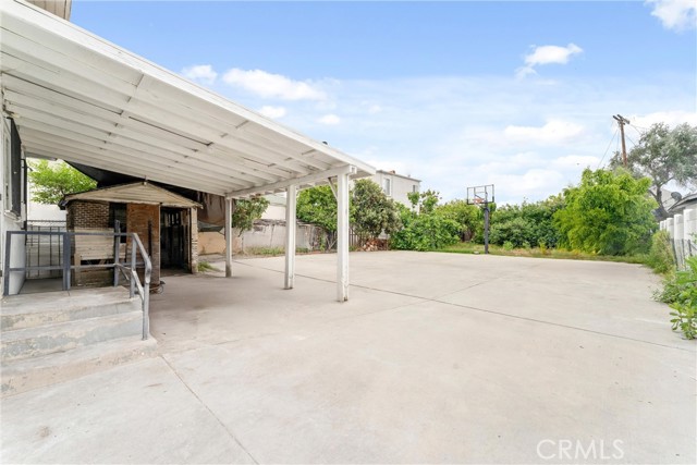 2040 Hancock Street, Los Angeles CA: https://media.crmls.org/medias/ea4e77b9-ed5b-46b8-8607-66e90865e606.jpg