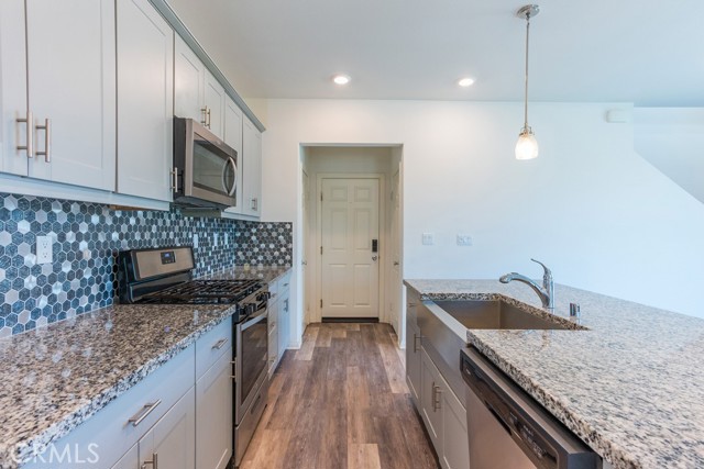 Detail Gallery Image 8 of 64 For 27638 Sawtooth Ln, Canyon Country,  CA 91387 - 3 Beds | 2/1 Baths
