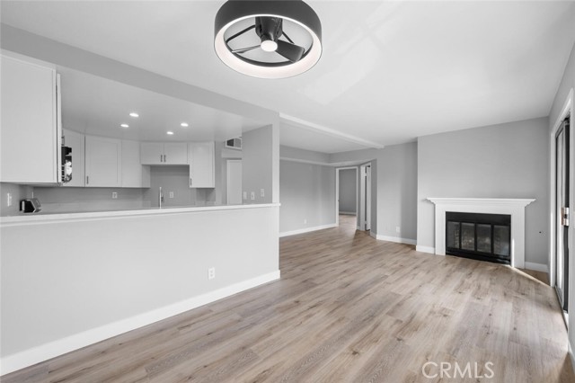 645 Chestnut Avenue, Long Beach CA: https://media.crmls.org/medias/ea4f1996-e092-4941-bd3b-be1bbbd5bda9.jpg