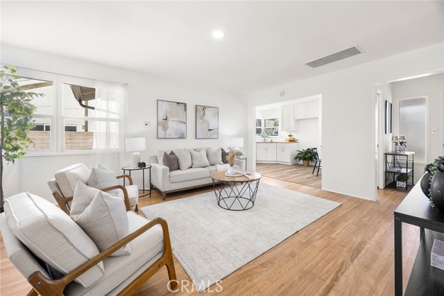 Detail Gallery Image 3 of 31 For 719 S Walnut, Brea,  CA 92821 - 3 Beds | 2 Baths