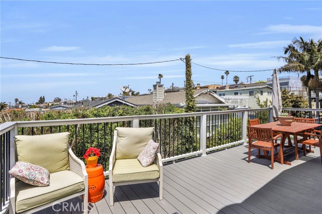 1123 1st Street, Hermosa Beach, California 90254, 3 Bedrooms Bedrooms, ,2 BathroomsBathrooms,Residential,For Sale,1st,SB24088959