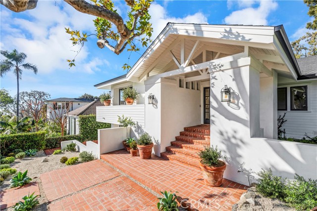 432 Holly Street, Laguna Beach CA: https://media.crmls.org/medias/ea5011ad-99c6-426e-89e5-7ecd324f4095.jpg