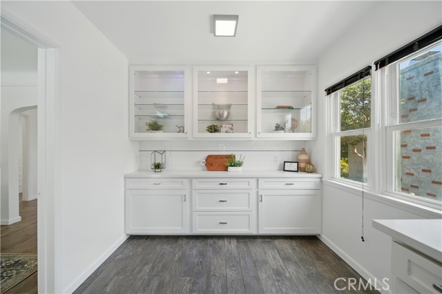 2325 Golden Avenue, Long Beach CA: https://media.crmls.org/medias/ea502074-ccfb-444b-ac05-cfddea0304ee.jpg