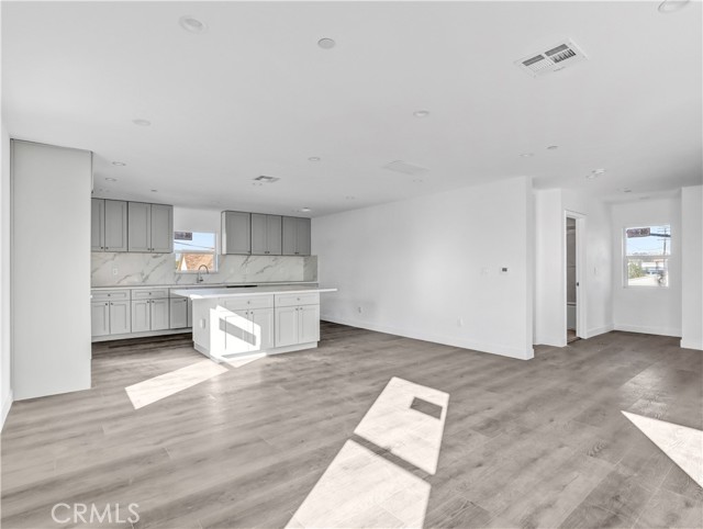 Detail Gallery Image 13 of 27 For 1231 1/2 S Rowan Ave #1/2,  Los Angeles,  CA 90023 - 4 Beds | 4 Baths