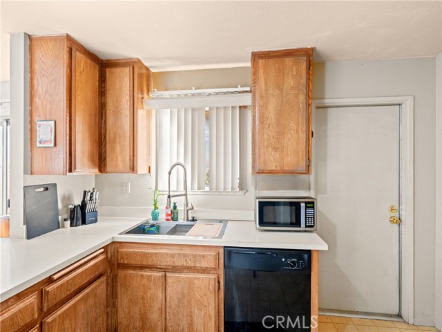 Detail Gallery Image 20 of 39 For 10395 Shahaptain Ave, Hesperia,  CA 92345 - 3 Beds | 2 Baths