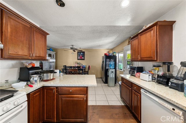 12597 Jalepeno Avenue, Chino CA: https://media.crmls.org/medias/ea51f5cf-8bc5-41ce-963f-9100d86917ea.jpg