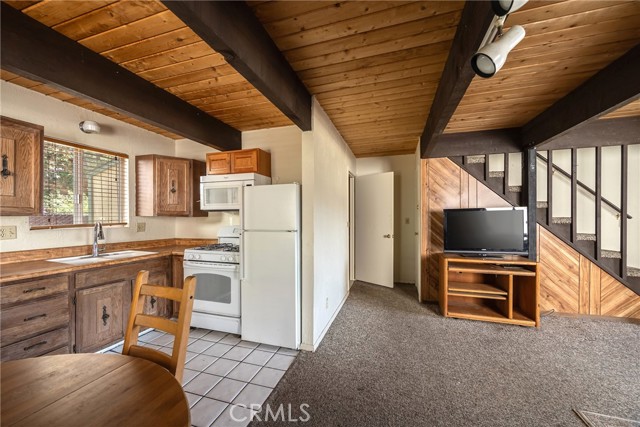 Detail Gallery Image 9 of 28 For 42587 Falcon Ave, Big Bear Lake,  CA 92315 - 2 Beds | 2 Baths