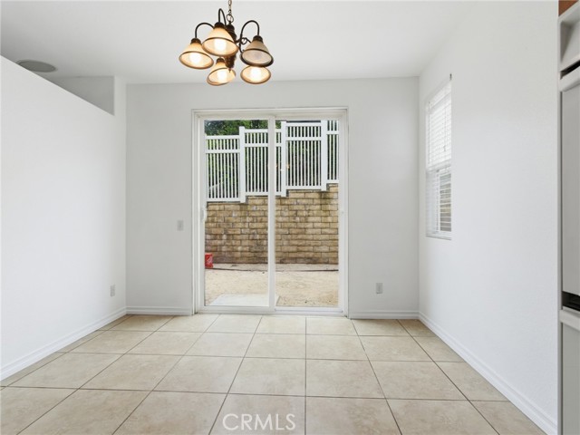 Detail Gallery Image 8 of 36 For 29436 Shannon Ct, Canyon Country,  CA 91387 - 4 Beds | 2/1 Baths