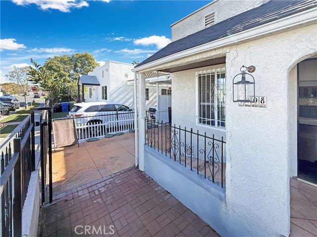 Detail Gallery Image 4 of 34 For 3008 W 30th St, Los Angeles,  CA 90018 - 2 Beds | 1 Baths