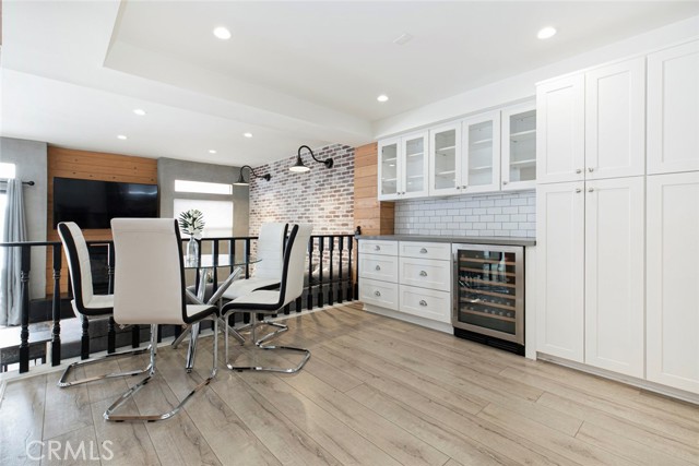 11911 Magnolia Boulevard, Valley Village CA: https://media.crmls.org/medias/ea532c9d-8241-42e7-b1d3-3fb685b9d843.jpg