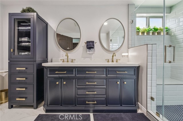 Detail Gallery Image 10 of 23 For 11218 Camarillo St #305,  Toluca Lake,  CA 91602 - 3 Beds | 3 Baths