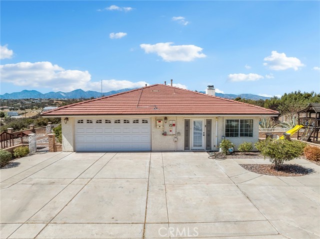 Detail Gallery Image 9 of 60 For 10660 Ranchero, Oak Hills,  CA 92344 - 4 Beds | 3 Baths