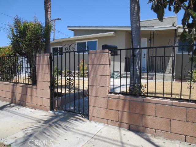 1403 W Elder Avenue, Santa Ana CA: https://media.crmls.org/medias/ea5377ab-ebc9-4106-aa37-be2b41011366.jpg